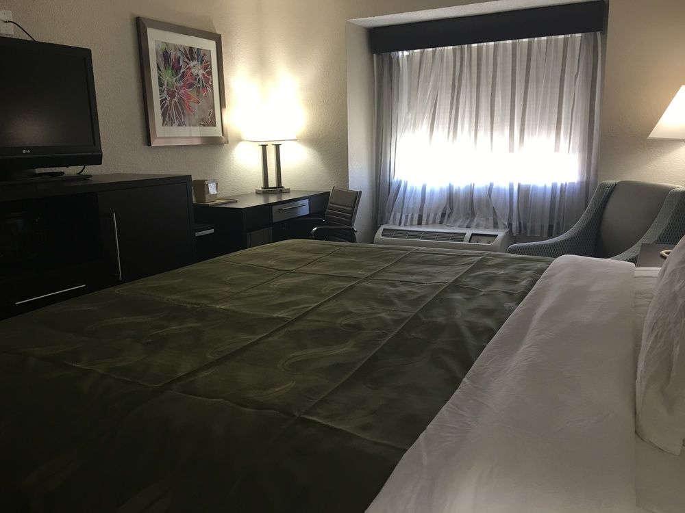 Quality Inn & Suites El Paso I-10 Buitenkant foto