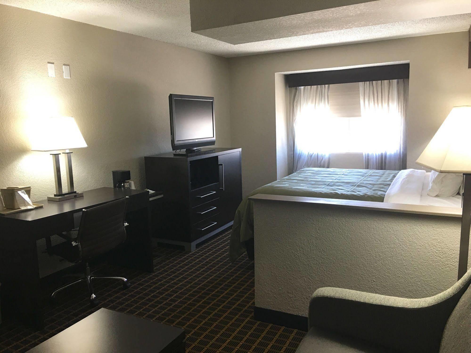 Quality Inn & Suites El Paso I-10 Buitenkant foto